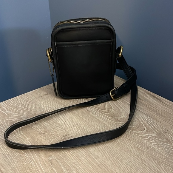 Vintage Coach Black Leather Camera Crossbody Bag - Picture 2 of 9
